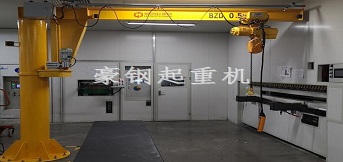 上海鷹峰電子向豪鋼定制的0.5t電動旋轉懸臂吊起重機