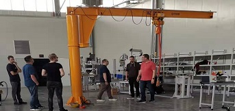 豪鋼為博洛科電氣公司定制三臺bz懸臂起重機
